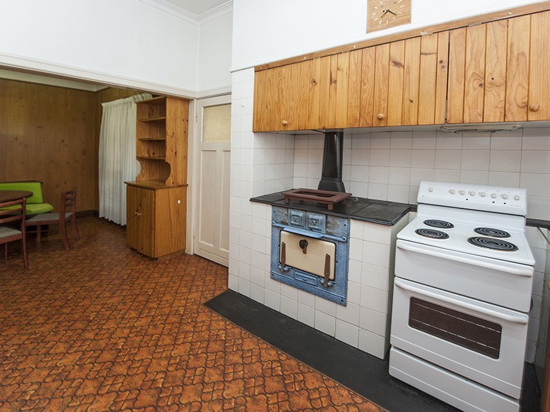7 Wyndham Street, St James WA 6102