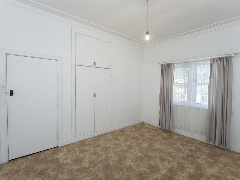 7 Wyndham Street, St James WA 6102