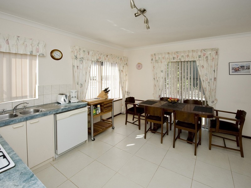 2/27 Leonard Street, Victoria Park WA 6100