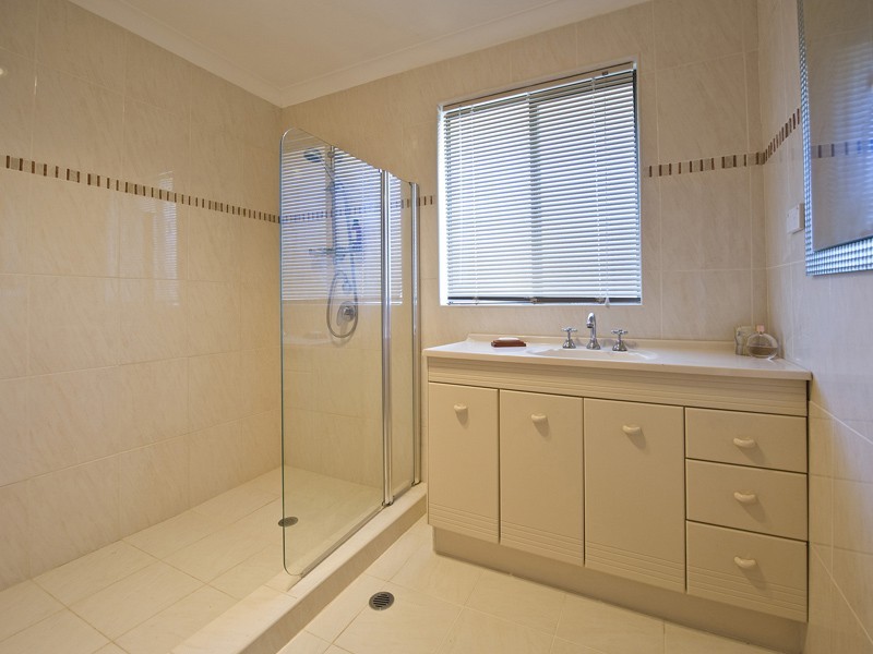 2/27 Leonard Street, Victoria Park WA 6100