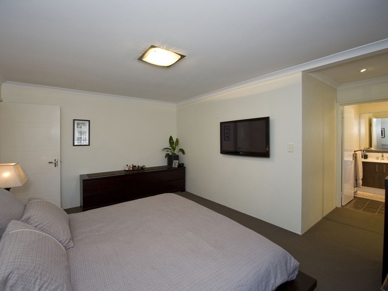 33A Wyndham Street, St James WA 6102