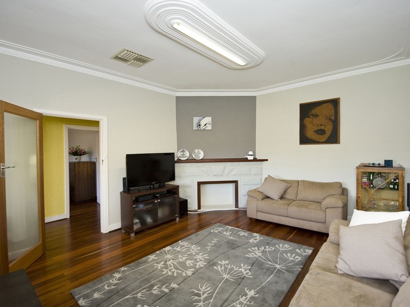 36 Jupiter Street, Carlisle WA 6101