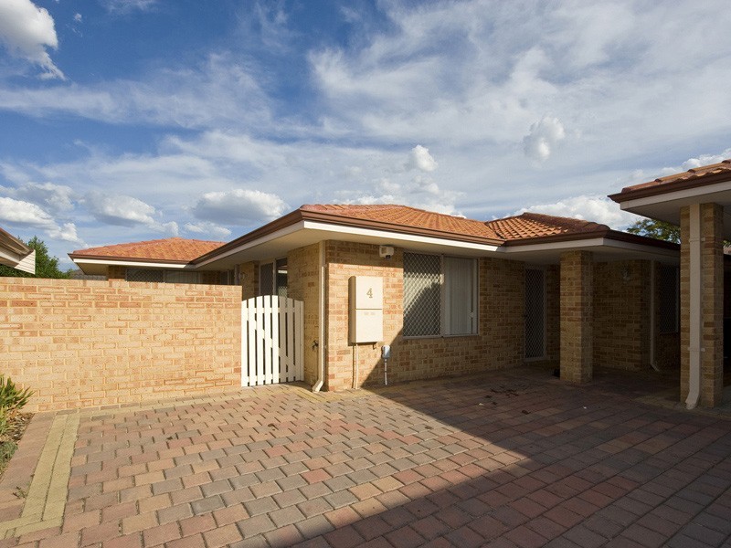 4/4 Page Avenue, Bentley WA 6102