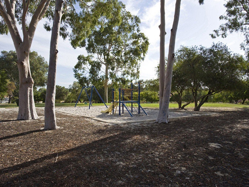 4/4 Page Avenue, Bentley WA 6102