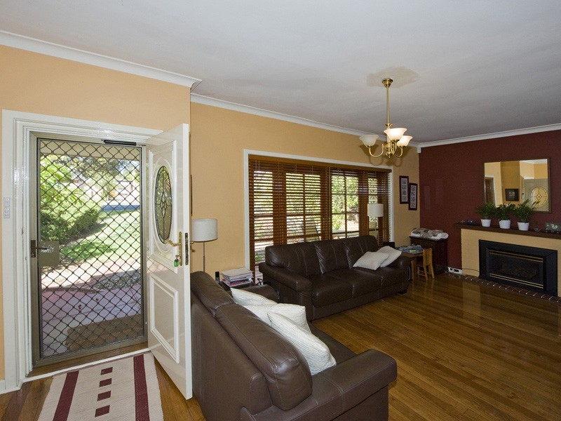 28 Clinton Avenue, St James WA 6102