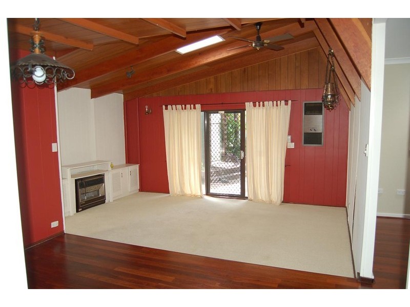 6 Lowes Street, Cloverdale WA 6105