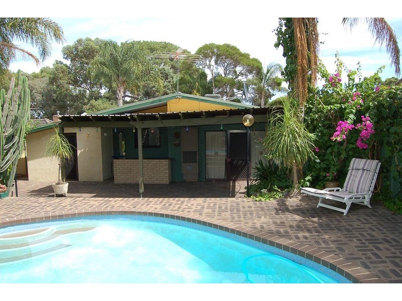 6 Lowes Street, Cloverdale WA 6105