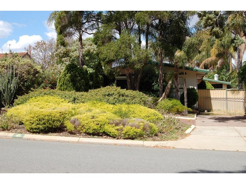 6 Lowes Street, Cloverdale WA 6105