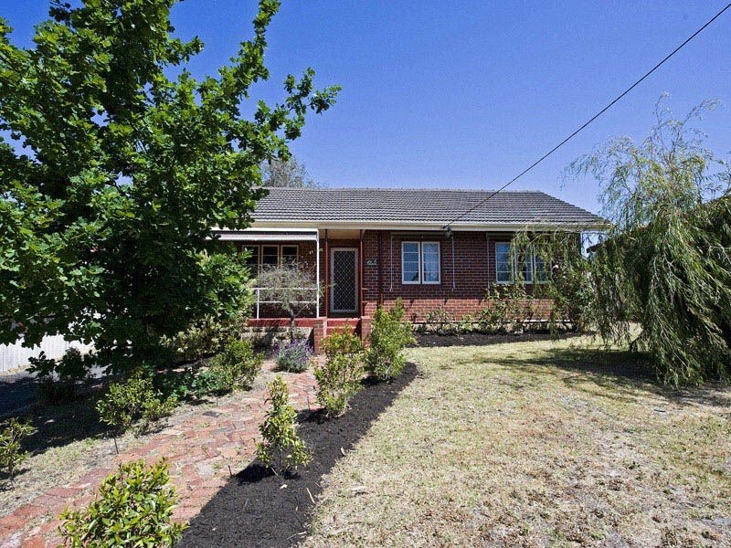 11 Clinton Avenue, St James WA 6102