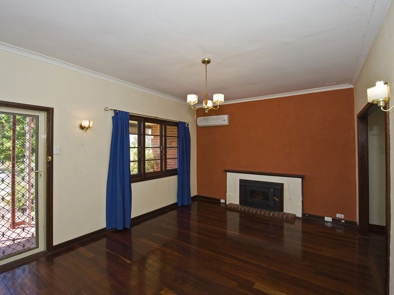 11 Clinton Avenue, St James WA 6102