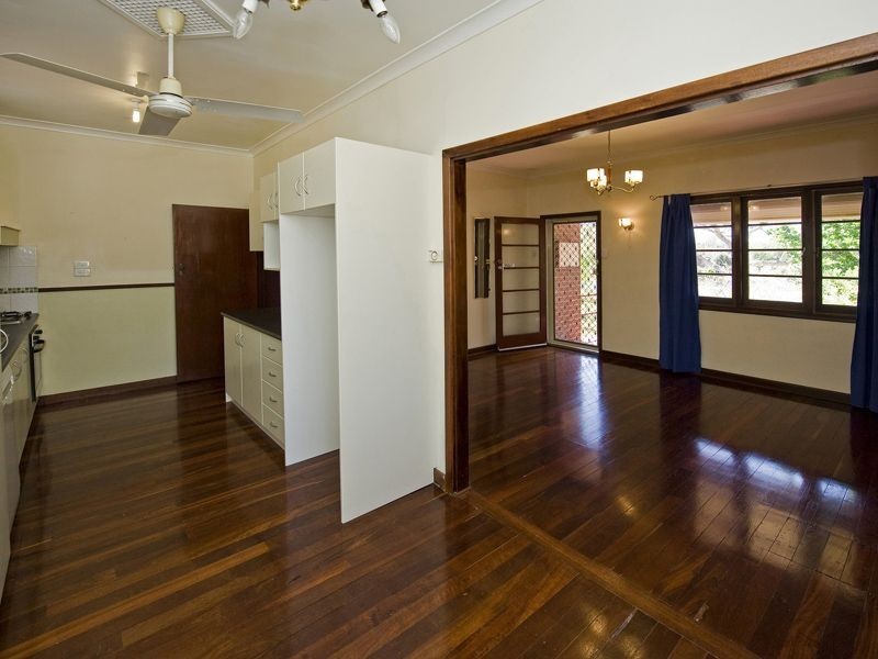 11 Clinton Avenue, St James WA 6102