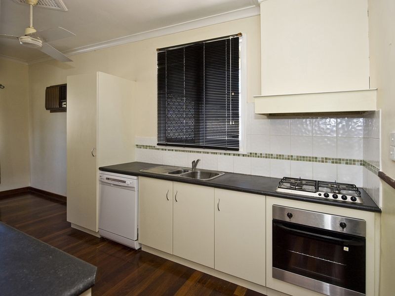 11 Clinton Avenue, St James WA 6102