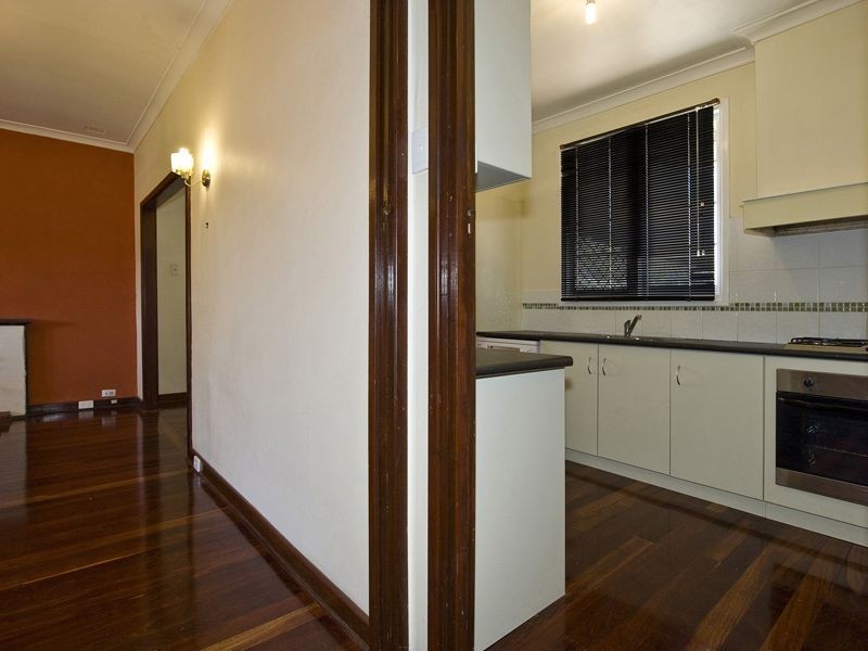 11 Clinton Avenue, St James WA 6102