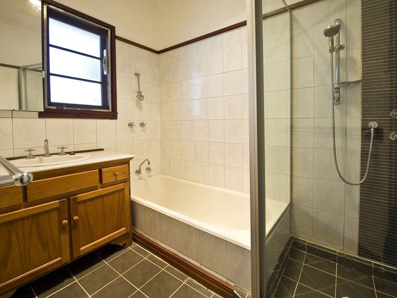 11 Clinton Avenue, St James WA 6102