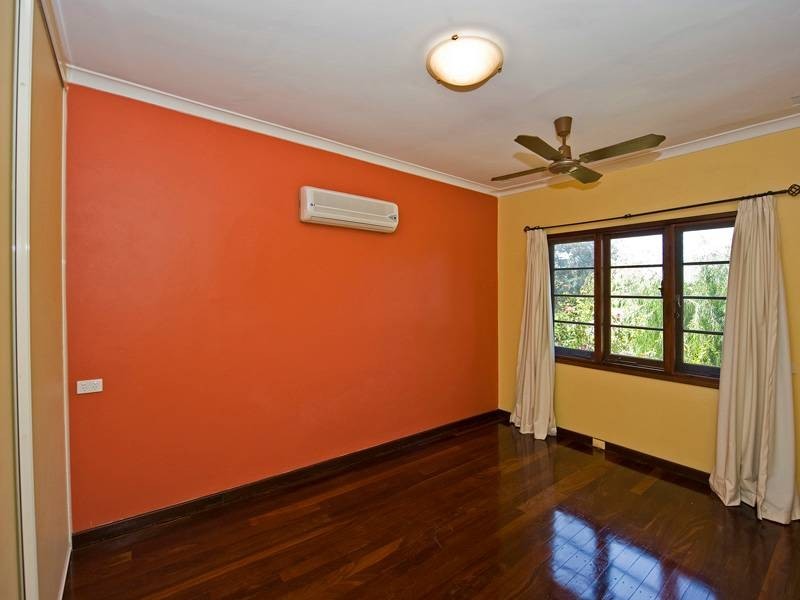 11 Clinton Avenue, St James WA 6102