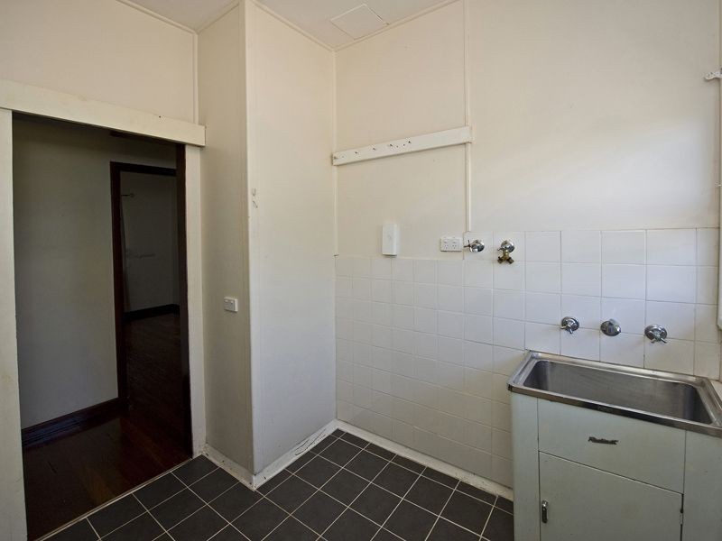11 Clinton Avenue, St James WA 6102