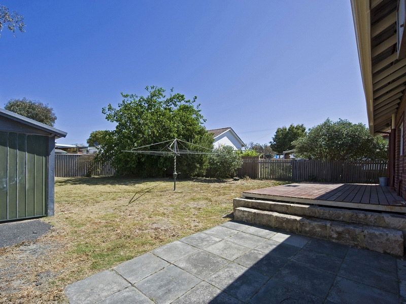 11 Clinton Avenue, St James WA 6102