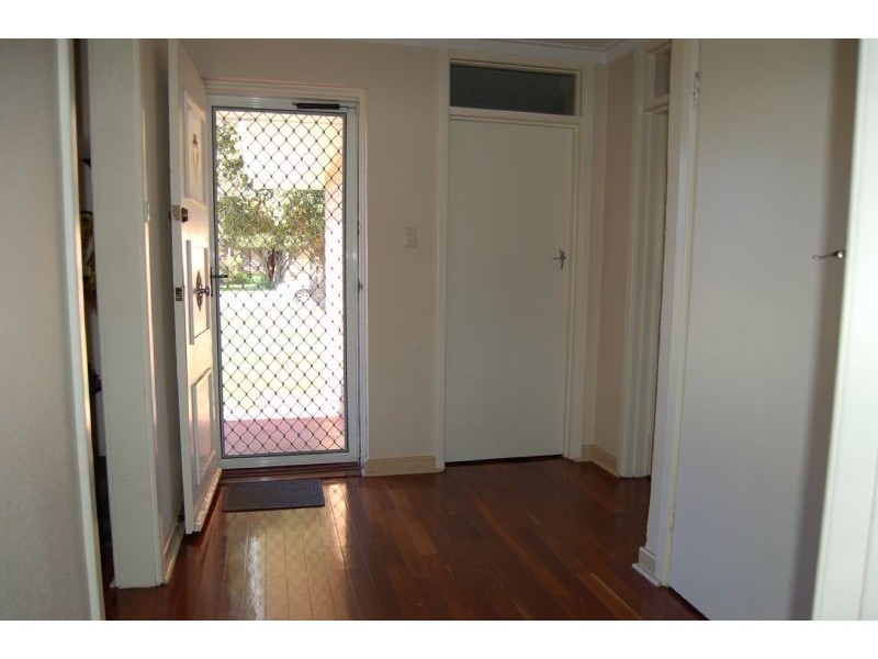 5 Beverley Road, Cloverdale WA 6105