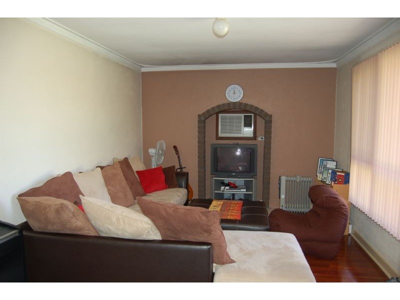 5 Beverley Road, Cloverdale WA 6105