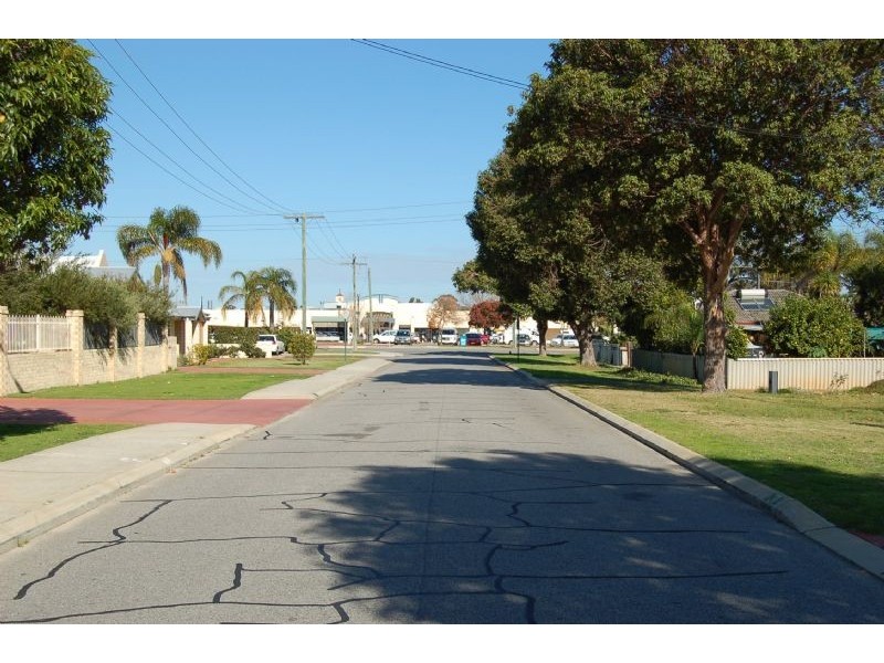 5 Beverley Road, Cloverdale WA 6105