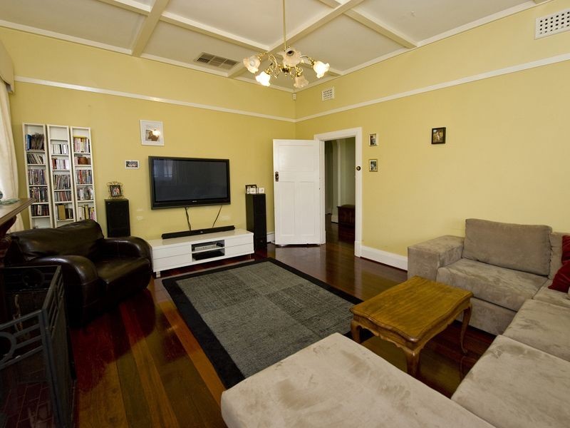 65 Temple Street, Victoria Park WA 6100