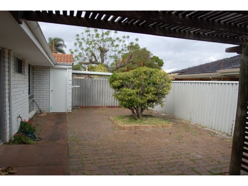 4/3 Thelma Street, Como WA 6152