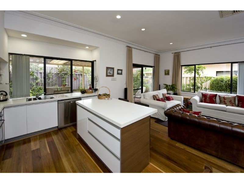 35A Newey Street, Rivervale WA 6103