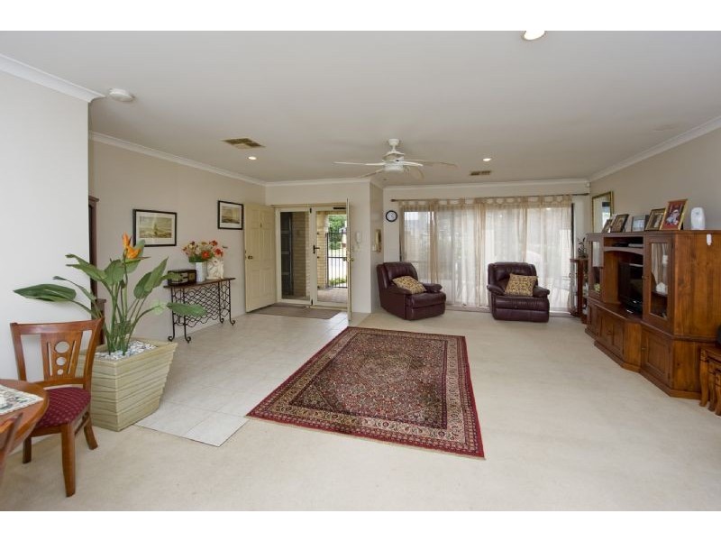 9A Doust Street, Cannington WA 6107