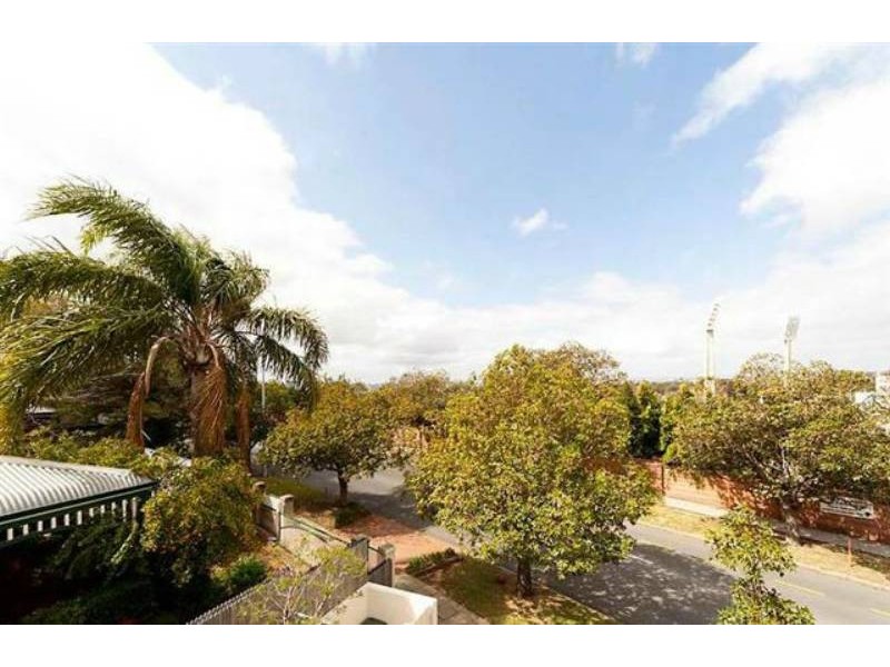 4/14 Waterloo Crescent, East Perth WA 6004