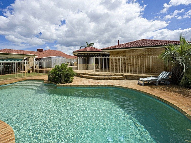 43 Laughton Way, Leeming WA 6149