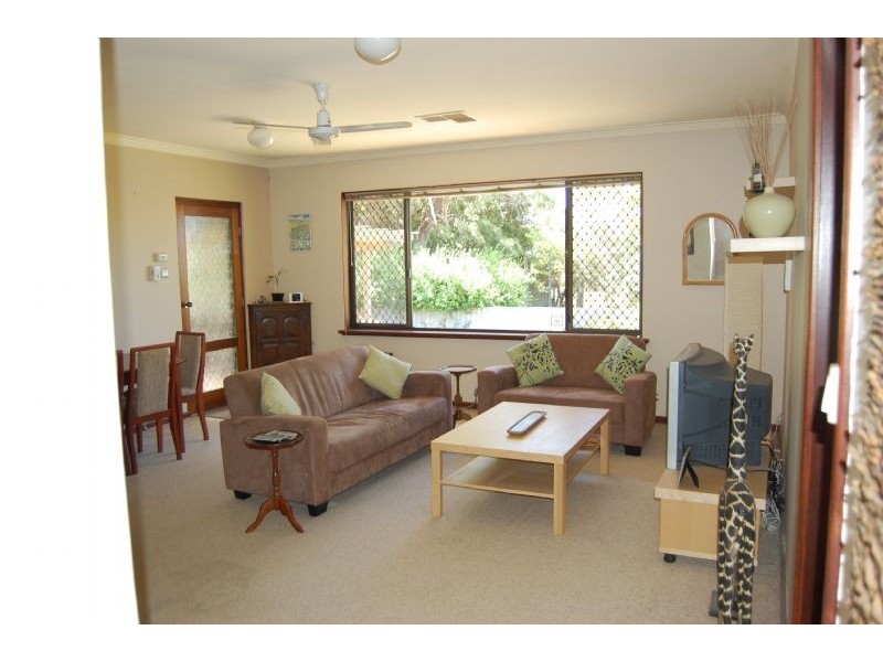 2/32  Emily Street, St James WA 6102