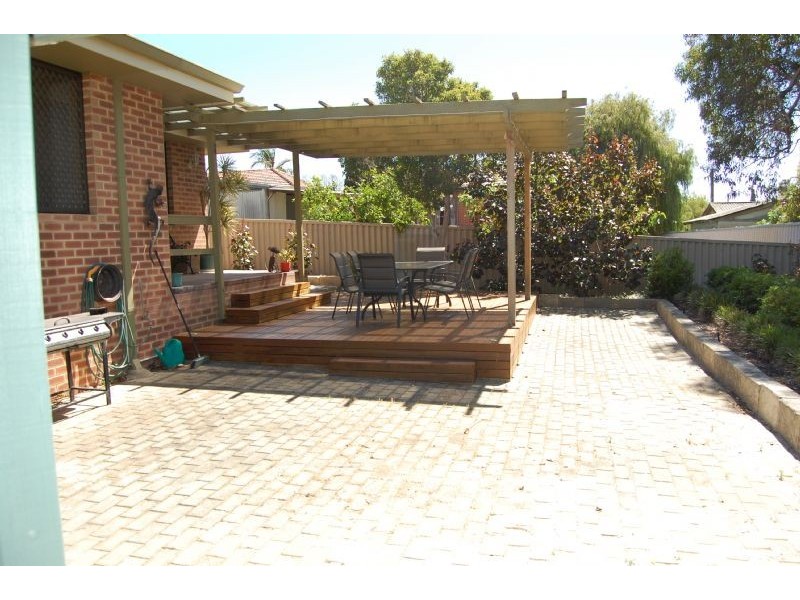 2/32  Emily Street, St James WA 6102