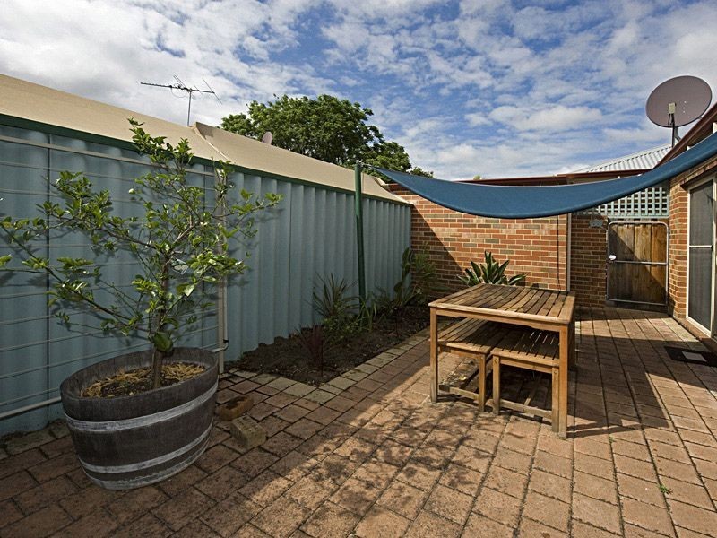 2/56  Leonard Street, Victoria Park WA 6100