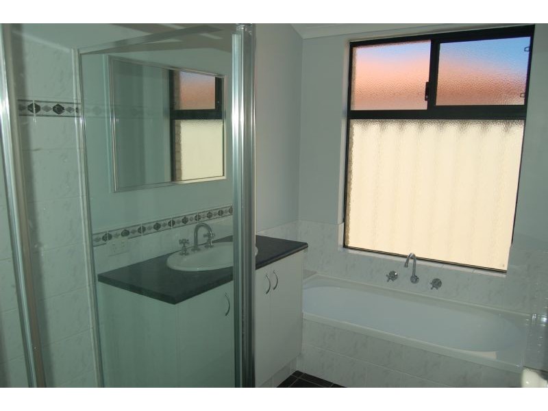 1/8 Acton Avenue, Bentley WA 6102