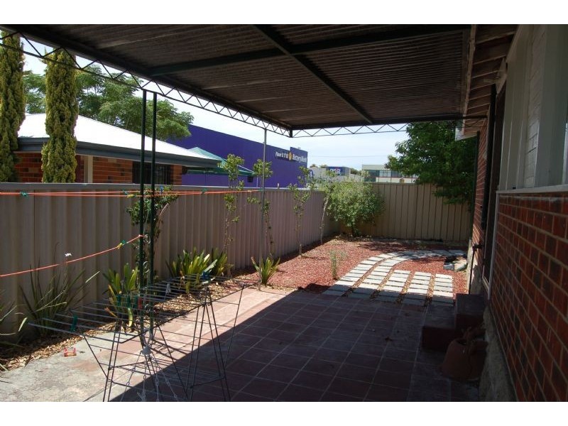 5A  Coolgardie Street, St James WA 6102