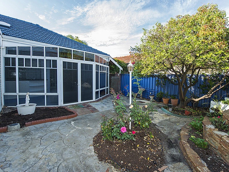38 Palmerston Street, St James WA 6102
