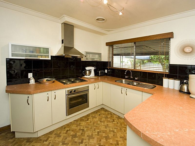 260 Knutsford Avenue, Kewdale WA 6105