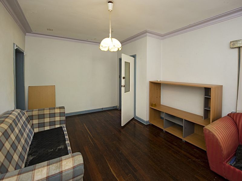 46 Upton Street, St James WA 6102