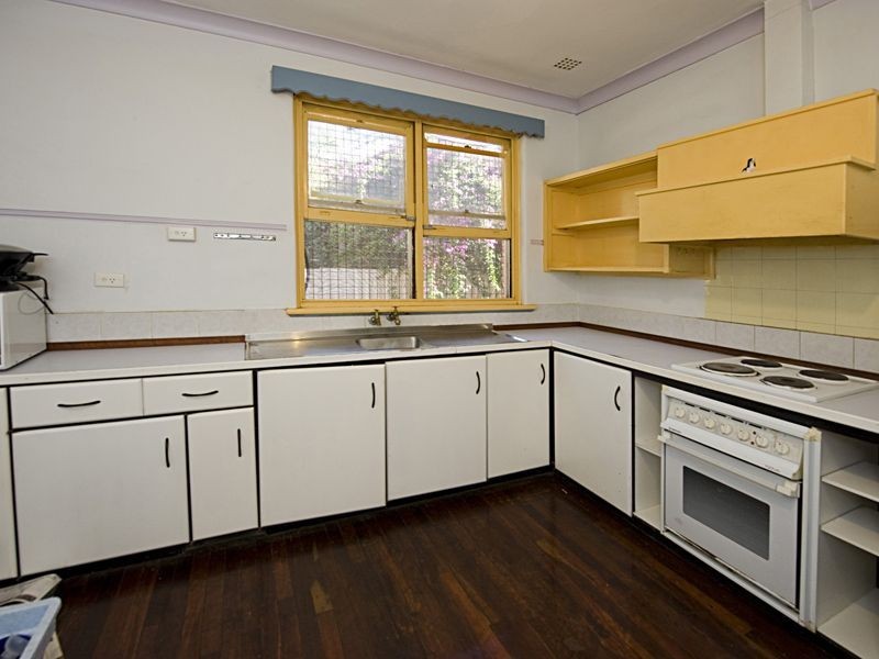 46 Upton Street, St James WA 6102