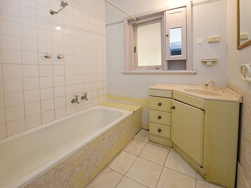 46 Upton Street, St James WA 6102