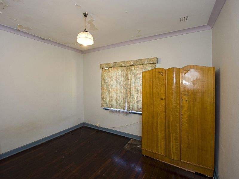 46 Upton Street, St James WA 6102