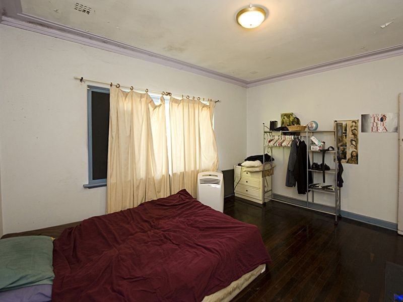 46 Upton Street, St James WA 6102