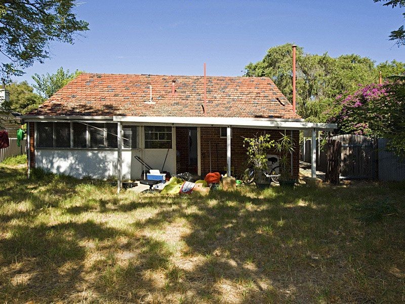 46 Upton Street, St James WA 6102