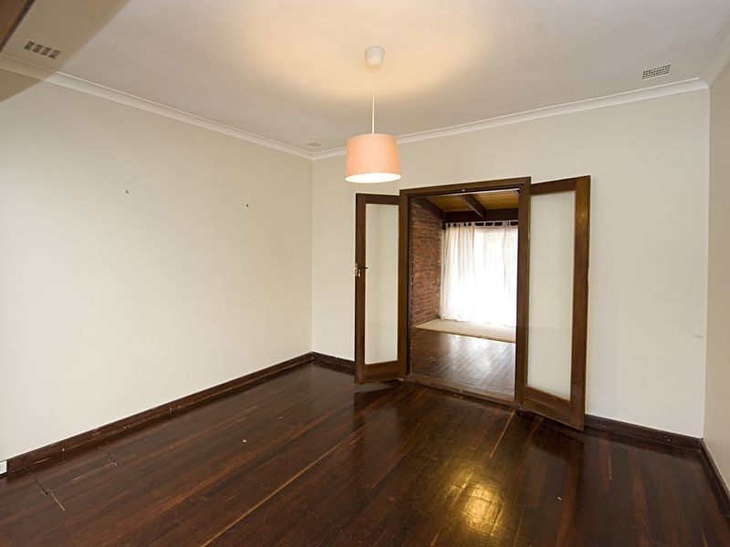 4 Bone Street, St James WA 6102