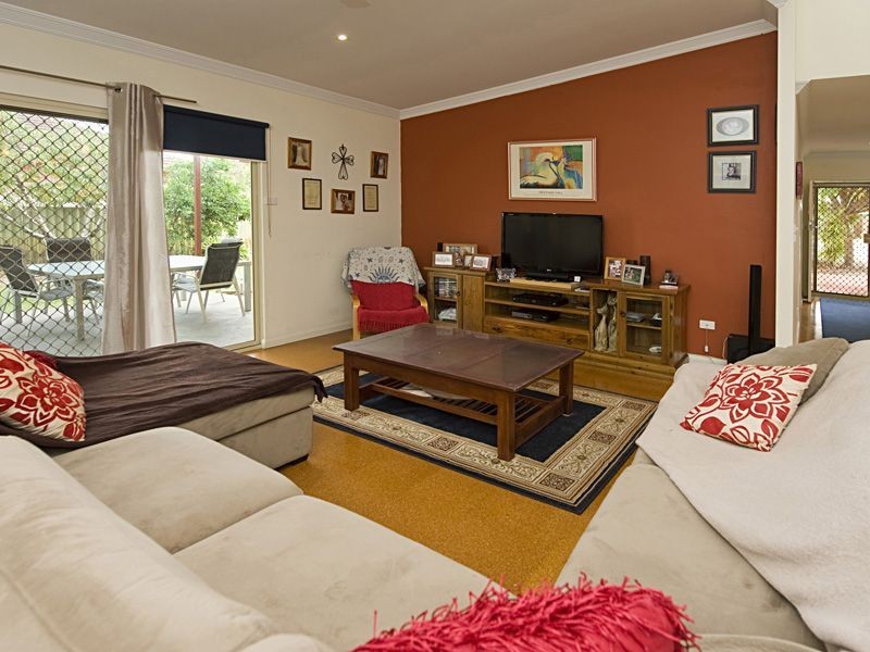 37 Emily Street, St James WA 6102