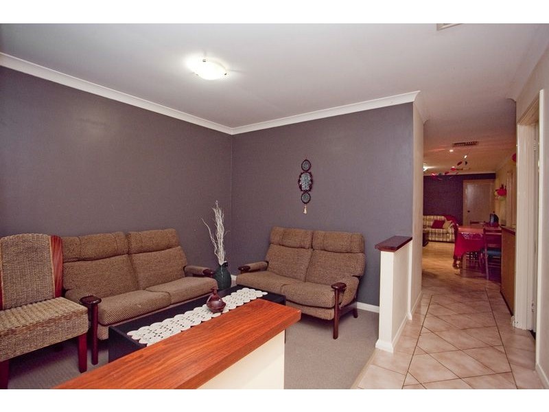 7 Dixon Ave, Kewdale WA 6105