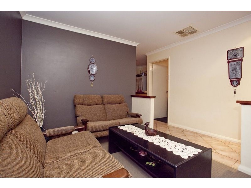 7 Dixon Ave, Kewdale WA 6105