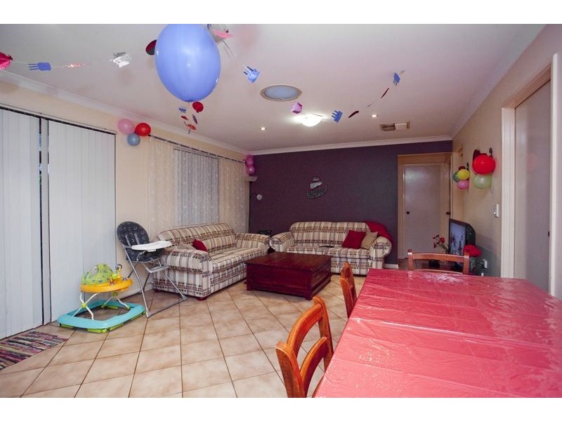 7 Dixon Ave, Kewdale WA 6105