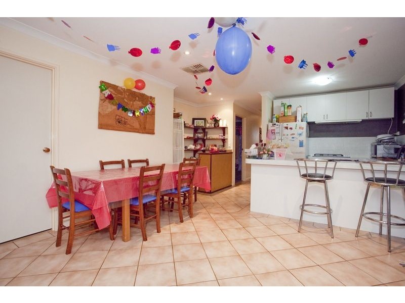 7 Dixon Ave, Kewdale WA 6105