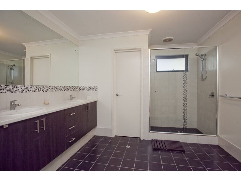 18A Abercorn Road, Forrestfield WA 6058